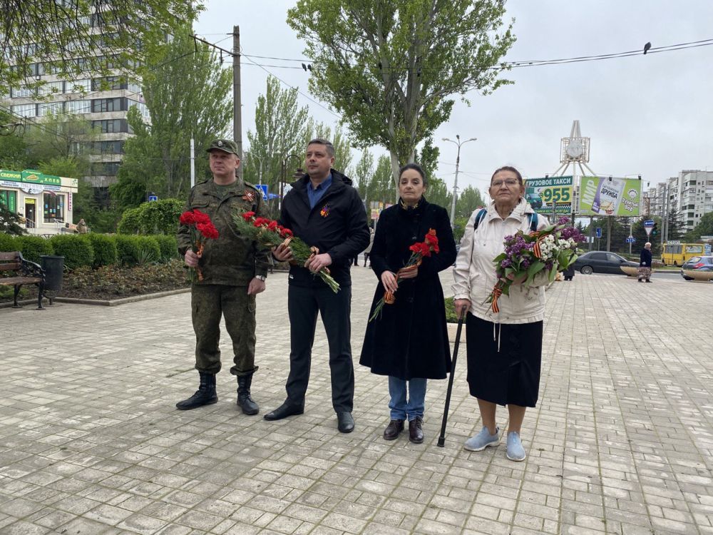 Василий Ткачук: Возложение цветов к памятнику Ф. И. Толбухина в честь Дня Победы