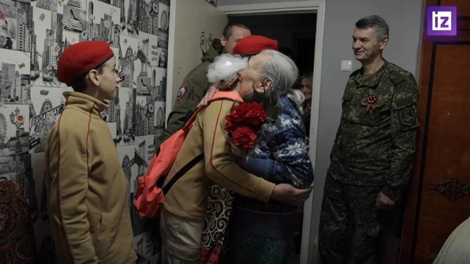 В Мариуполе поздравили ветеранов и тружеников тыла с Днем Победы