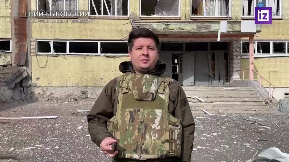 Вот так сейчас выглядит школа №51 в Куйбышевском районе Донецка, которую обстреляли утром украинские националисты