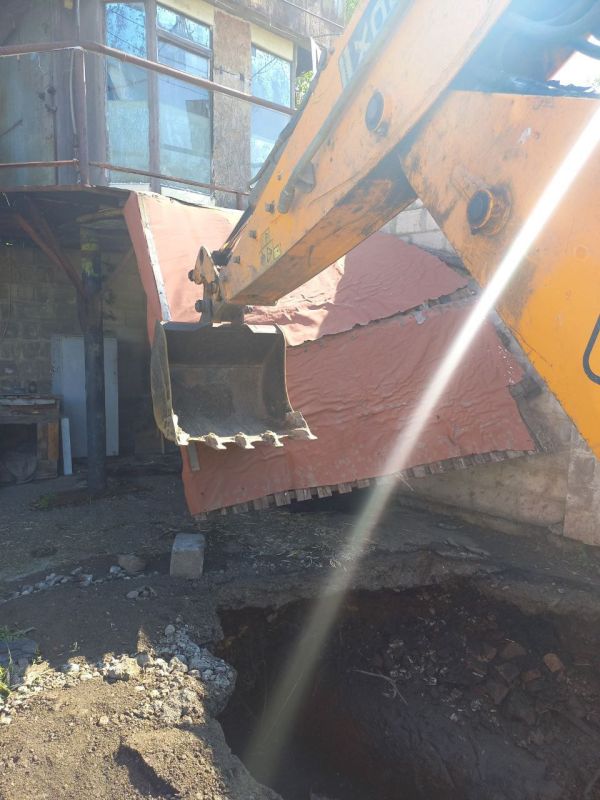 Василий Ткачук: ГУП ДНР "ВОДА ДОНБАССА" продолжаются работы по ликвидации аварийной ситуации на водоводе д=800 мм по улице Складская