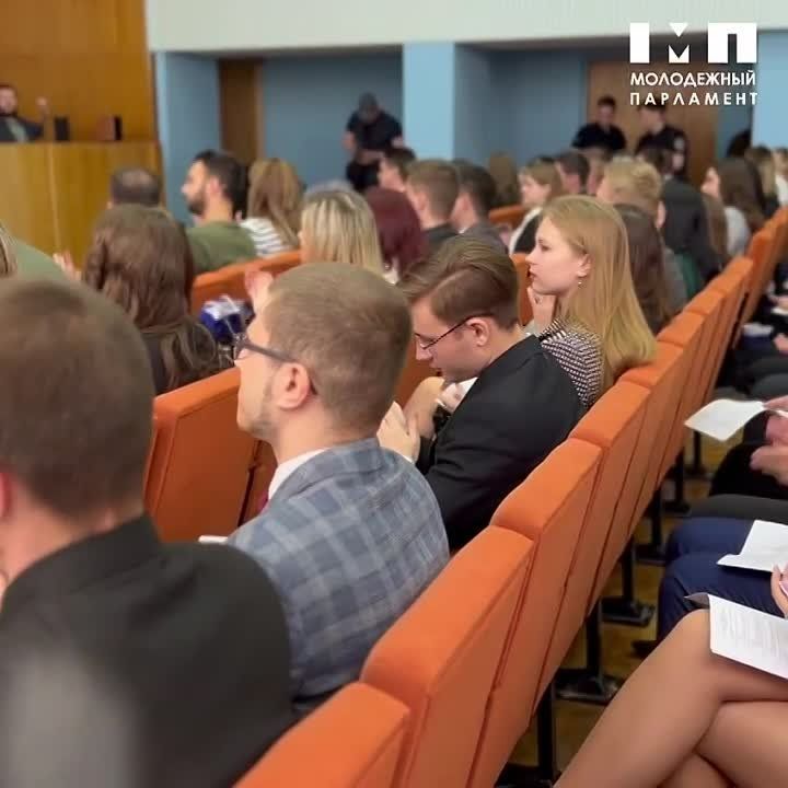 Время нового созыва: состоялось первое пленарное заседание МП ДНР