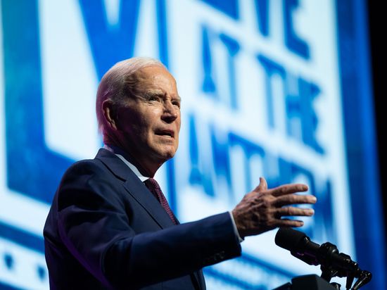 Сеймур Херш заявил, что Байден перестал читать отчеты разведки по Бахмуту