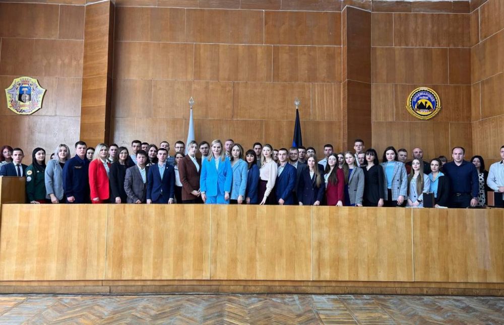 Как прошло первое пленарное заседания нового созыва Молодежного Парламента ДНРВсе в деле, все готовы к работе