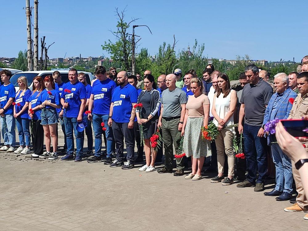 Андрей Юхненко: Вместе с главой администрации г. Мариуполя и принял участие в митинге посвящённом Дню освобождения Мариуполя от нацистского формирования