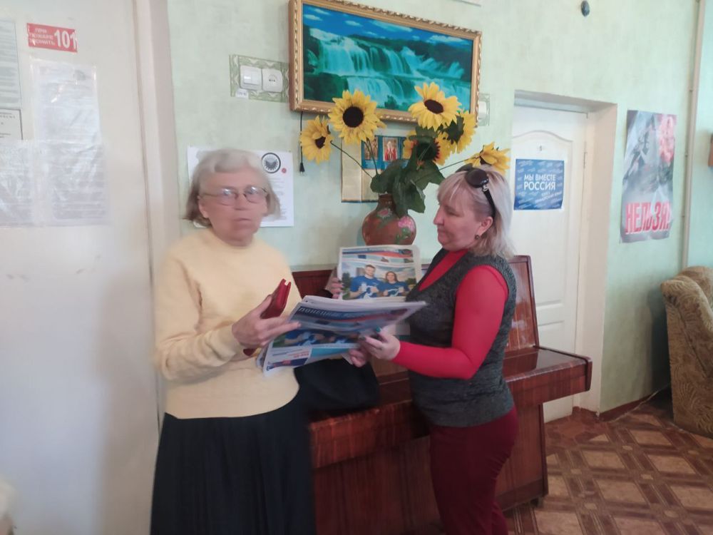 Раздача газет Общественного Движения «Донецкая Республика»