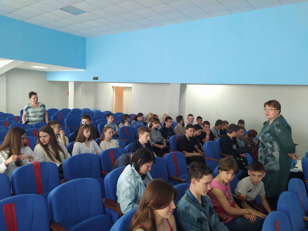 26.05.2023 в актовом зале МБОУ "Светлодарской школы №11" состоялась встреча учащихся 8-10 классов с руководителем ...