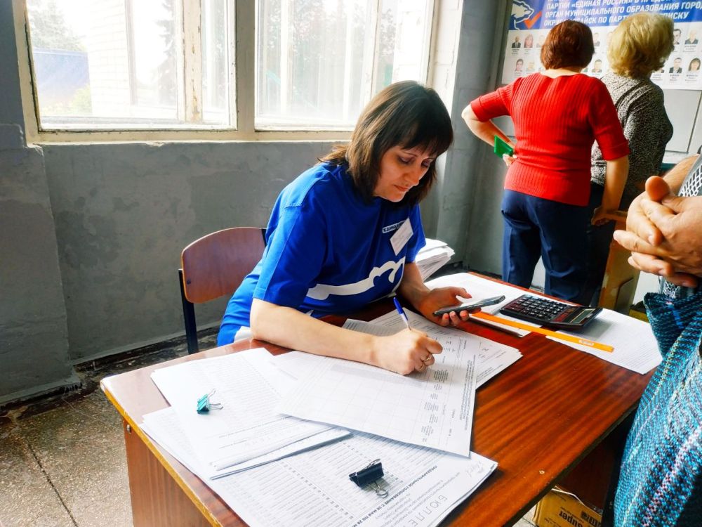 Руслан Дудников: На участке Предварительного голосования Единой России с самого утра жители города Иловайска принимают активное участие в голосовании