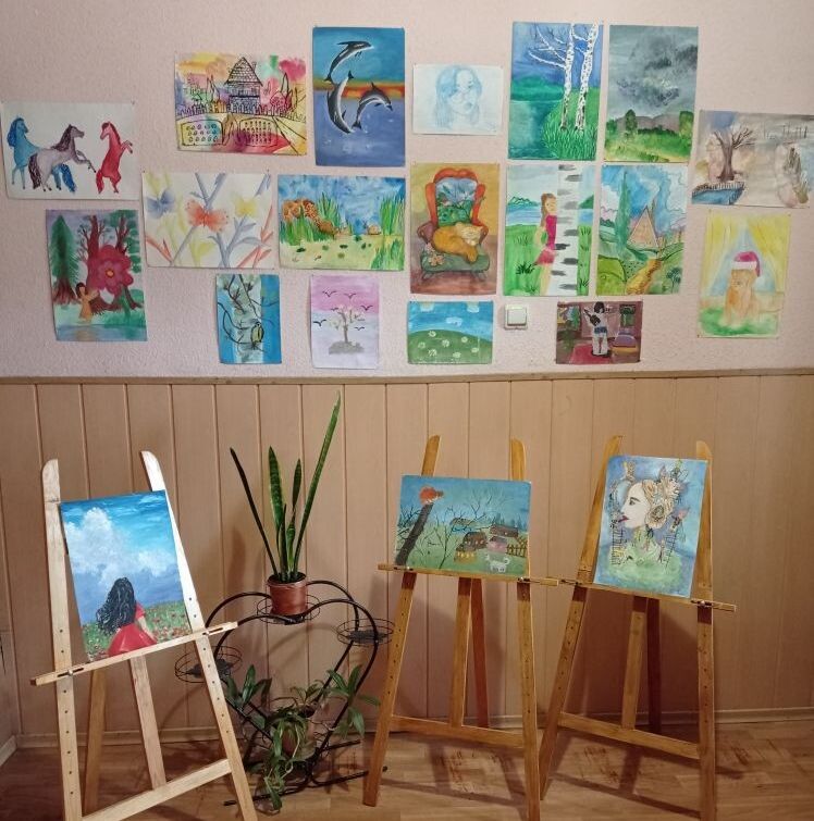 Выставка работ начинающих художников «Дети - цветы жизни»