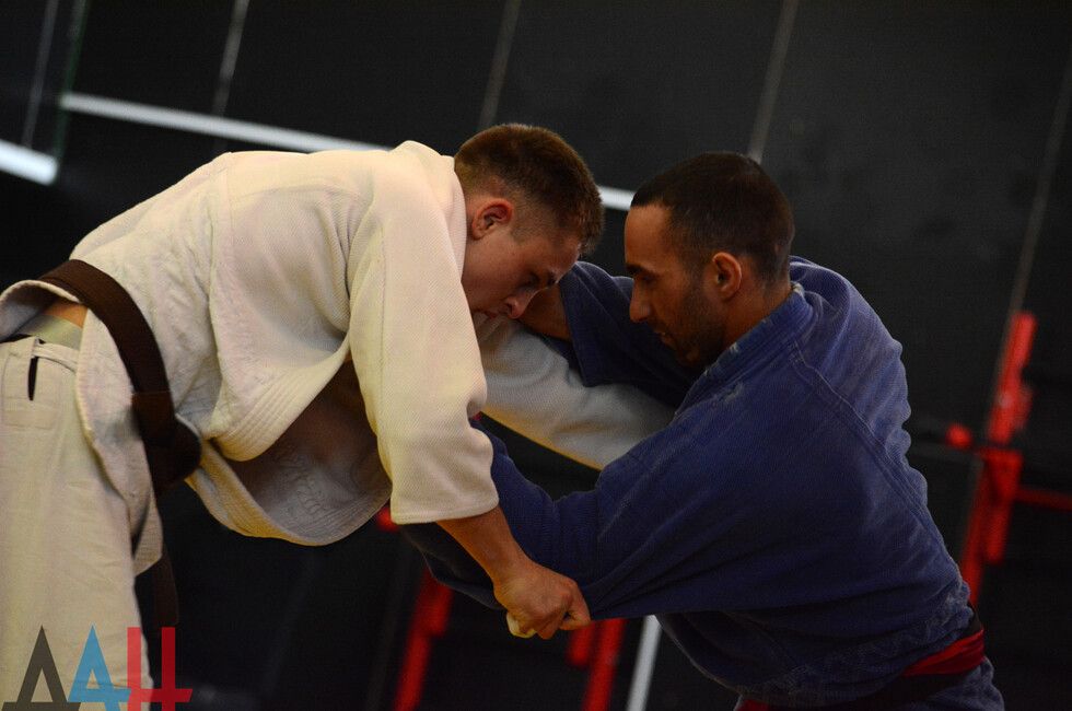 Спортсмены ДНР взяли 21 золотую медаль на турнире по джиу-джитсу в донской столице