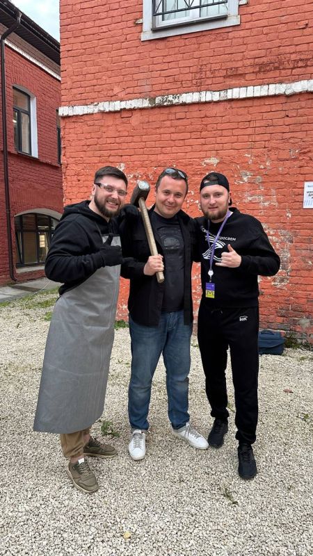 Антон Тицкий: Впереди гремит гранит. Нам теперь туда ползком