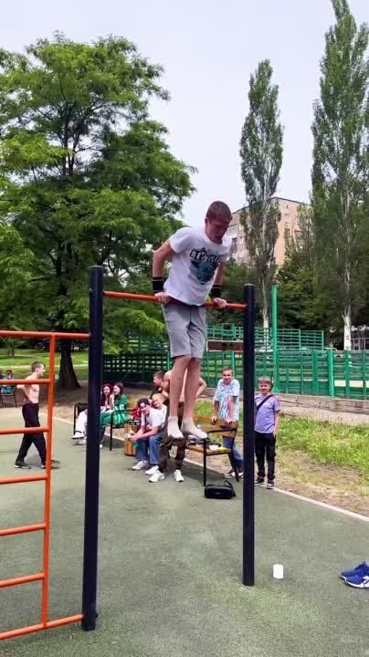 STREET WORKOUT. ������� ������� �� �������� ������, �������� � ������� ��� ����������� ��������� ��������