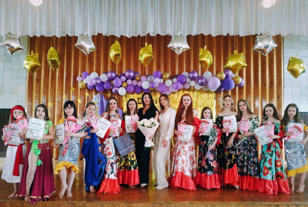 Руслан Дудников: В преддверии Дня России в администрации города Иловайска прошёл отчётный концерт cтудии восточного танца "DariaDance" под руководством Ивановой Дарьи Александровны