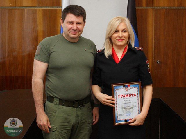 Работники миграционной службы получили поздравления с профессиональным праздником от главы города