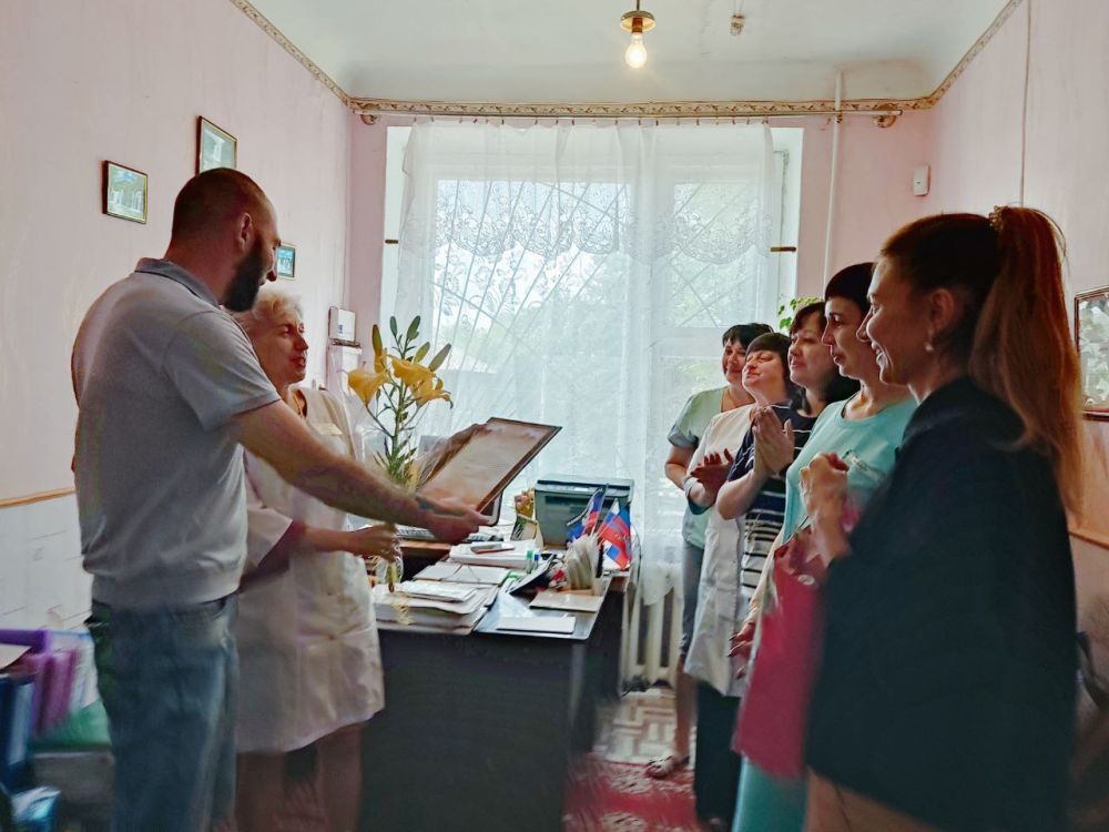 Руслан Дудников: В преддверии Дня медика поздравил работников "Узловой больницы станции Иловайск" и поликлинического отделения города Иловайска