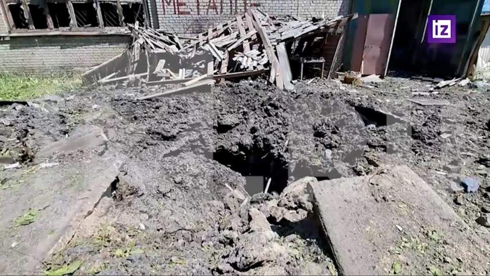 Корреспондент «Известий» показал разрушения в Волновахе после удара ВСУ