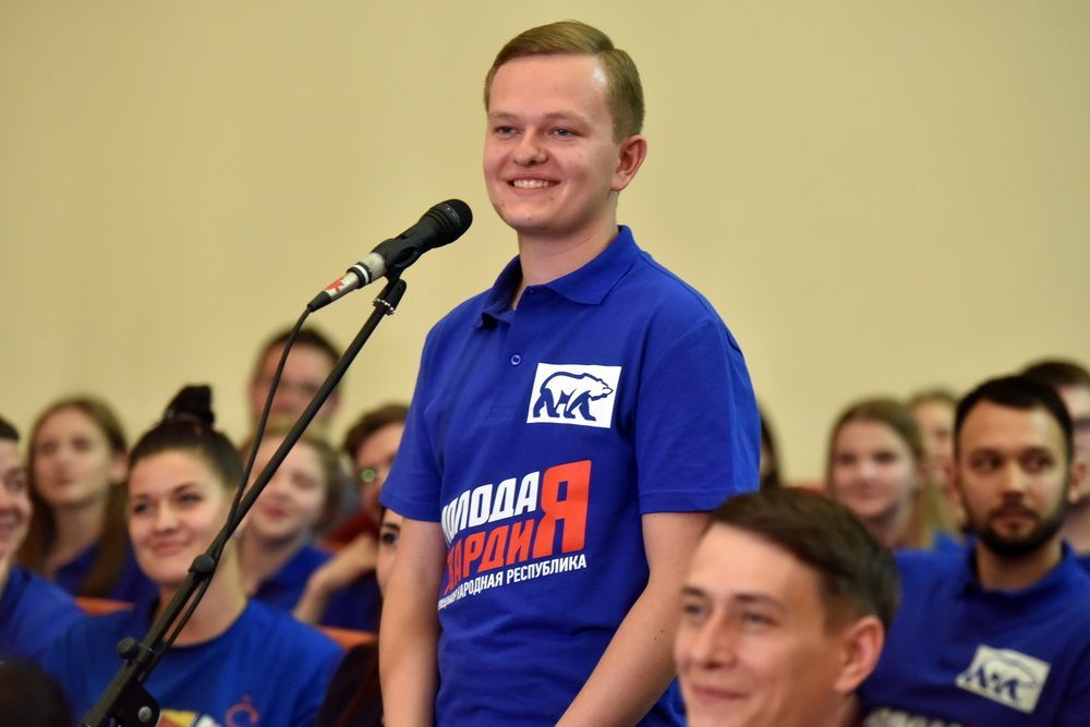 Денис Пушилин поздравил молодежь Республики с предстоящим праздником