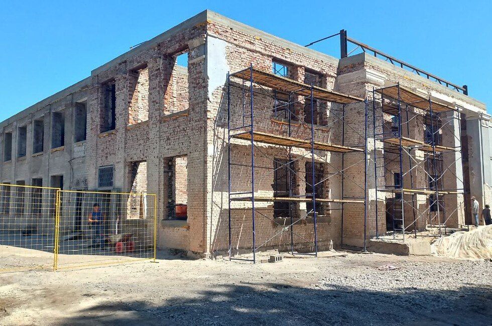 В Волновахе начали обустройство центра отдыха и творчества молодежи с лаундж-зонами и кинотеатром