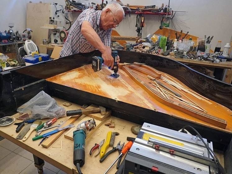 Свердловская филармония подарила рояль школе искусств Макеевки