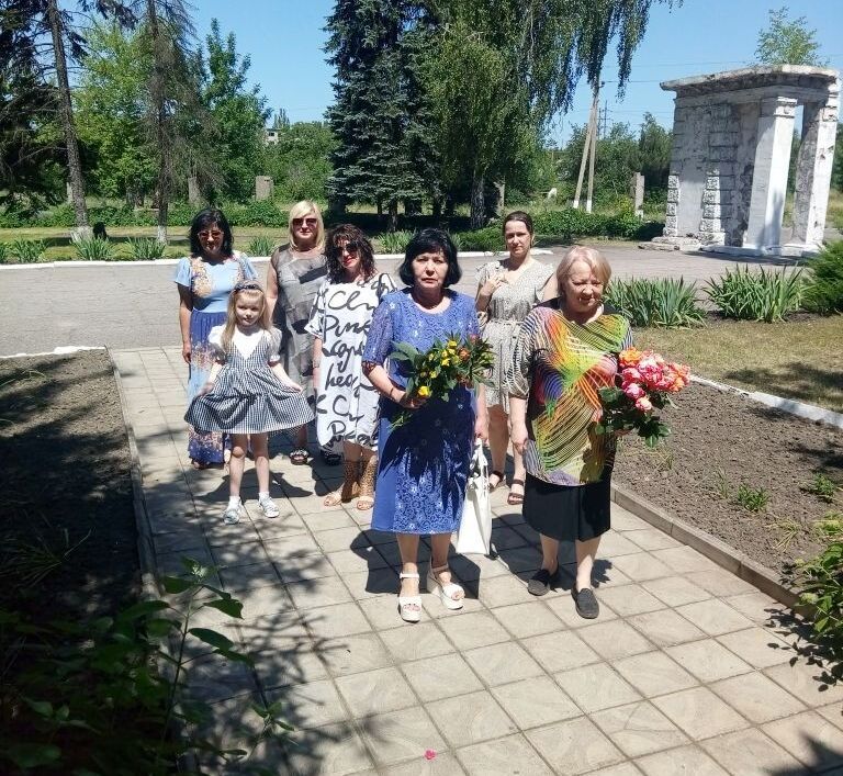 Состоялось возложение цветов к братской могиле партизан и подпольщиков как дань уважения погибшим в годы Великой Отечественной войны