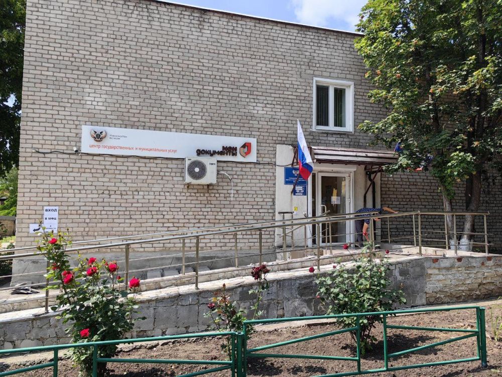 Липецкие строители восстанавливают в Володарском районе МФЦ и районную больницу