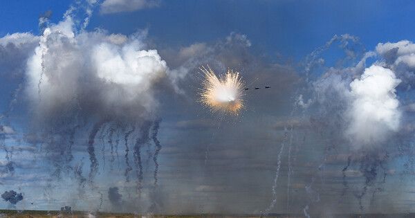 ���� ��� �� ����� ����������� 15 �������� �� HIMARS � ����������� �������� JDAM