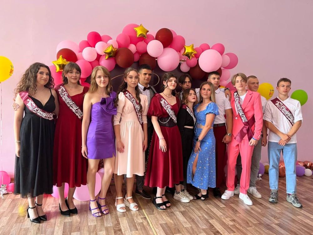 Руслан Дудников: В городе Иловайске прошли выпускные вечера для учеников девятых и одиннадцатых классов