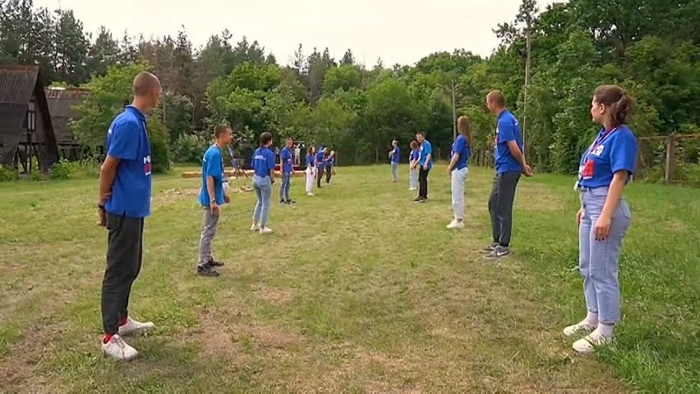 Как начиналось «НеМоре». Приезд участников, увлекательный квест, торжественное открытие и вечер у костра — всё это про...