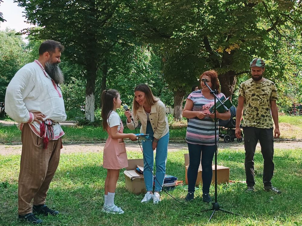 Руслан Дудников: Маленьких жителей Иловайска посетила команда из Москвы и Санкт-Петербурга с развлекательной программой по мотивам русского фольклора