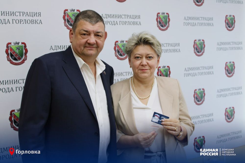 ЕР ДНР: +2449. За прошедшую неделю ряды Донецкого регионального отделения Единой России пополнились почти двумя с половиной тысячами партийцев. Мы гордимся поддержкой, которую жители Донецкой Народной Республики оказывают нашей партии