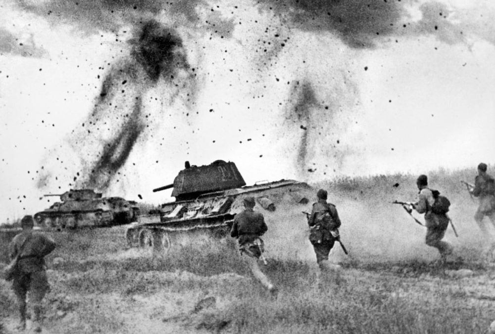 5 ���� 1943 ���� �������� ������� �������������� �������� ����� ������������ (������� ����� �.�. ������������), ������������ (������� ����� �.�. �������) � �������� (�������-��������� �.�. �����) �������