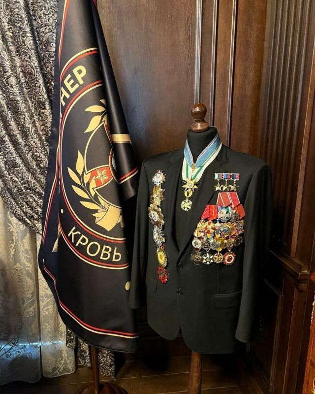 Парадный китель Евгения Пригожина, который сфотографировали у него дома в ходе обысков