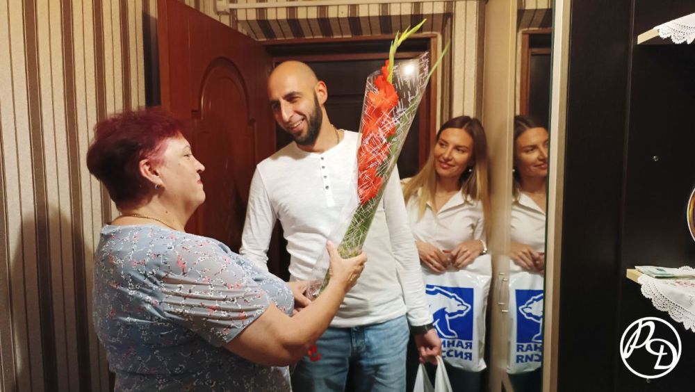 Руслан Дудников: В преддверии Дня семьи, любви и верности поздравил семейную пару, воспитавшую достойного сына, Героя Республики - Михаила Толстых с позывным "Гиви"