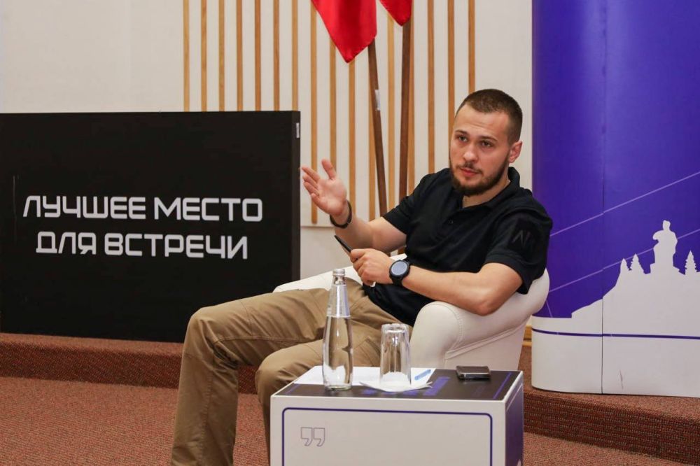 Кирилл Макаров провел рабочее совещание с руководителями молодежных организаций