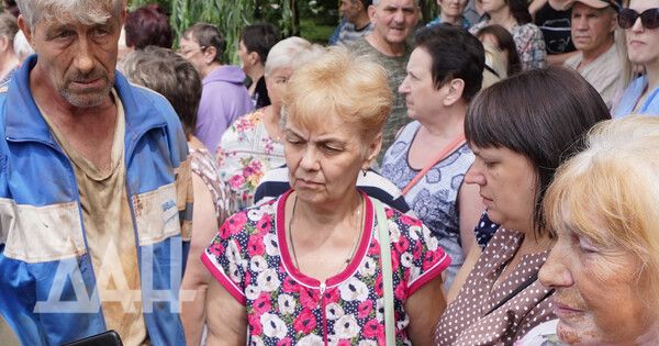 Обвален потолок, выбиты окна, в квартире полно воды. Как выживают макеевчане после рокового обстрела