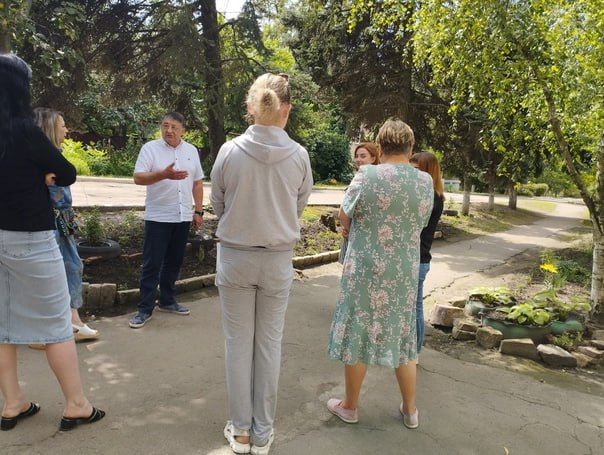 12 июня 2023 года в рамках проведения схода граждан, глава администрации города Юнокоммунаровска Валов Сергей Иванович провел встречи с жителями города Юнокоммунаровска по ул. Готвальда, 7 и ул. Ильича, 8