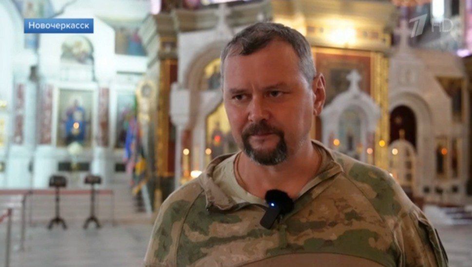 Впервые казаку-добровольцу присвоено звание Героя РФ. Его отряд насмерть стоял севернее Артемовска, сам Олег Ликонцев был ранен, но командир готов вернуться на передовую