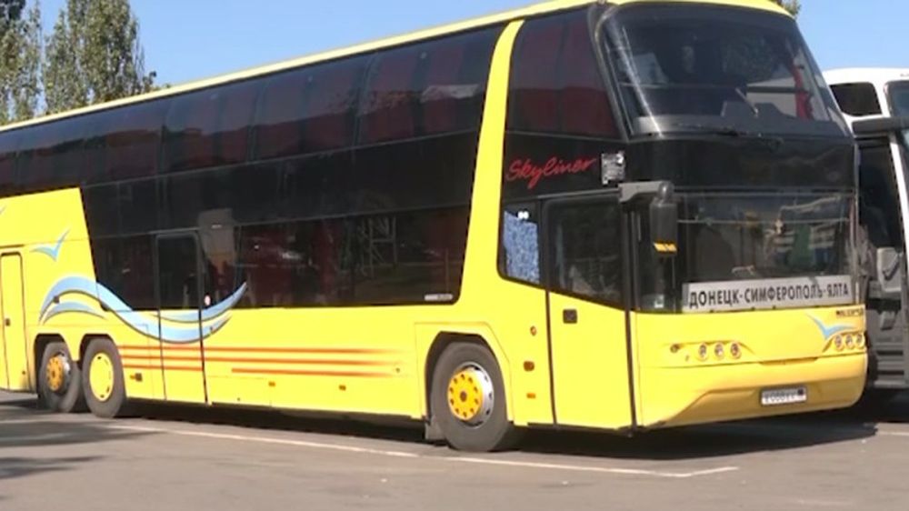 Впервые за 9 лет из Донецка в Крым по сухопутному пути отправился рейсовый автобус