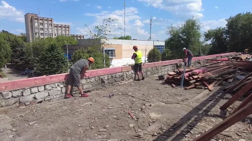 Губернатор Югры посетила ЛНР, где обсудила ход восстановительных работ Макеевки и помощь мирным жителям — 200 детей отправились на каникулы в Сургут