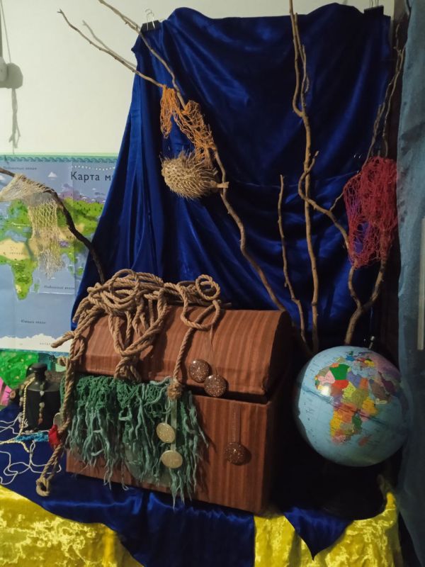 Всемирный день китов и дельфинов был учрежден в 1986 году, в этот день организуются акции, посвященные защите морских жителей