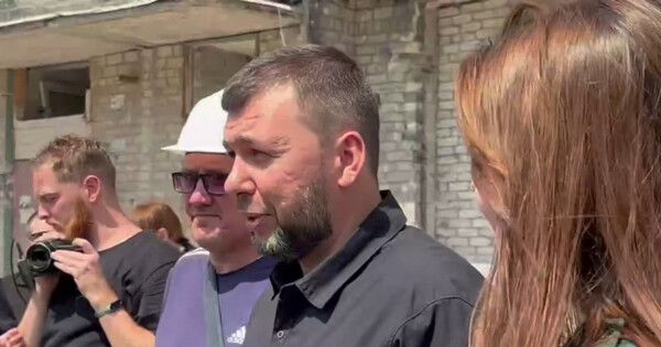 Пушилин передал автомобили студотрядами, задействованным в восстановлении Мариуполя