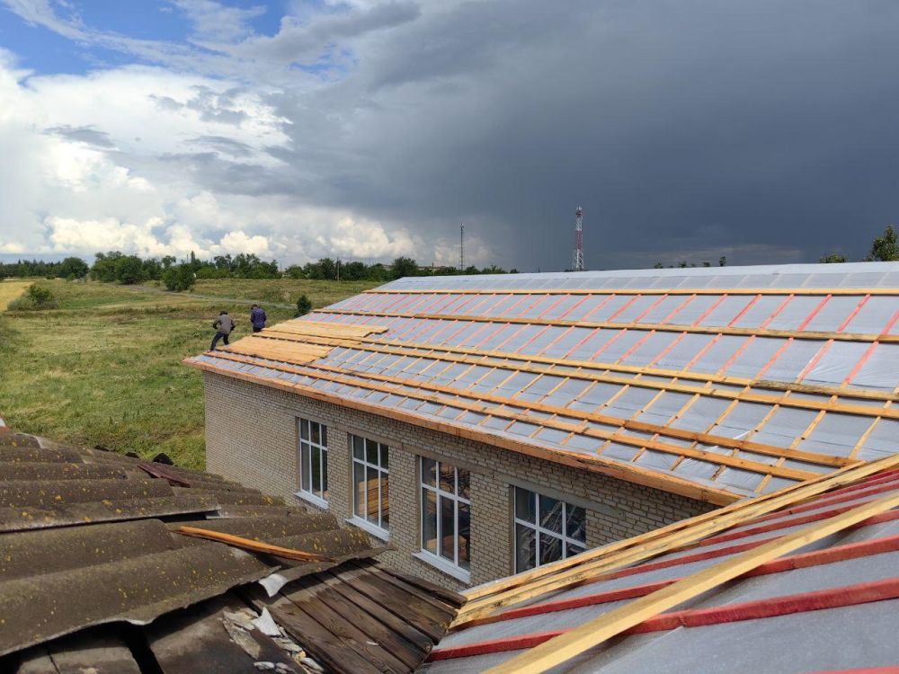 Шеф-регионы РФ продолжают восстанавливать соцобъекты Республики