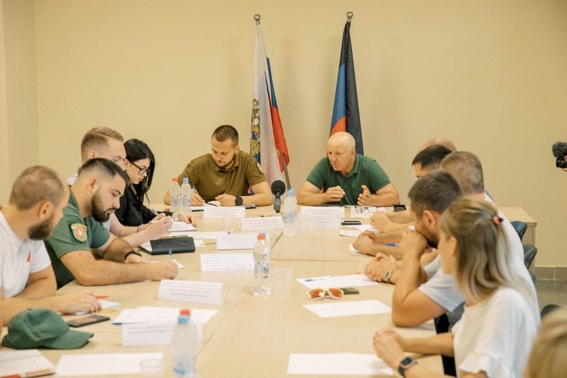 Глава Мариуполя Олег Моргун принял участие в открытии круглого стола по реализации государственной молодежной политики в Мариуполе