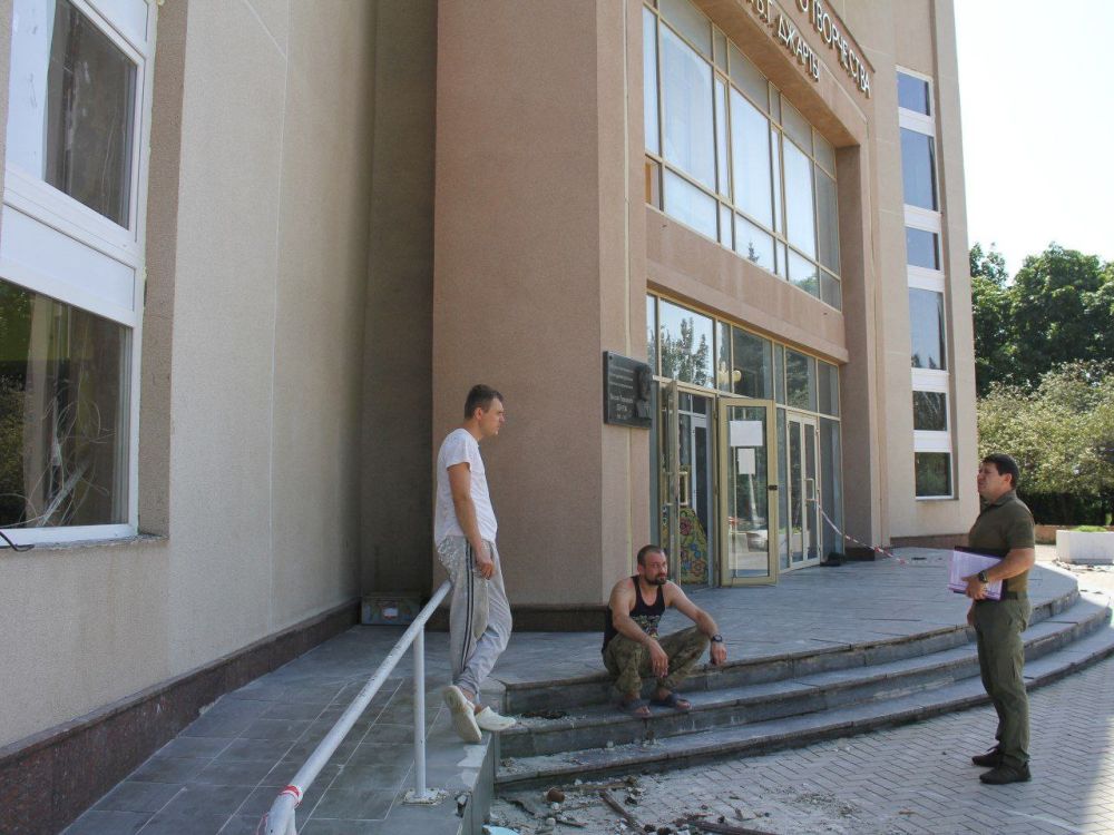 Владислав Ключаров: Ещё немного – и макеевский Городской дворец детского и юношеского творчества будет с новым остеклением