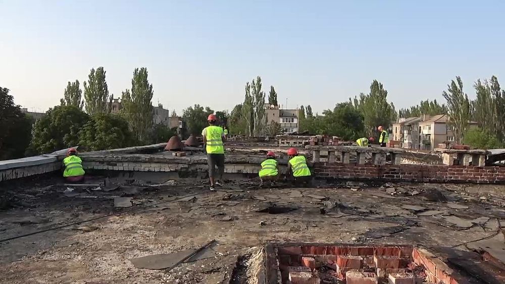 Денис Пушилин: Поручал министру строительства и ЖКХ ДНР Николаю Циганову организовать восстановление многоквартирных домов, поврежденных в результате обстрелов в Червоногвардейском районе Макеевки