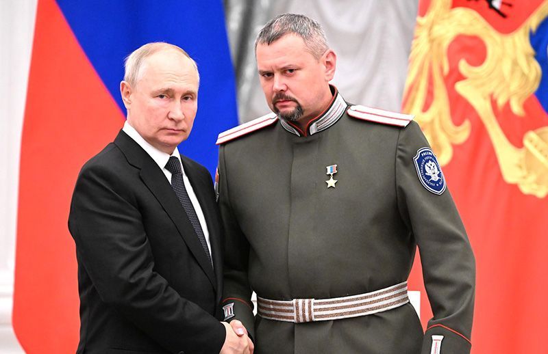 Владимир Путин вручил государственные награды казакам — участникам СВО