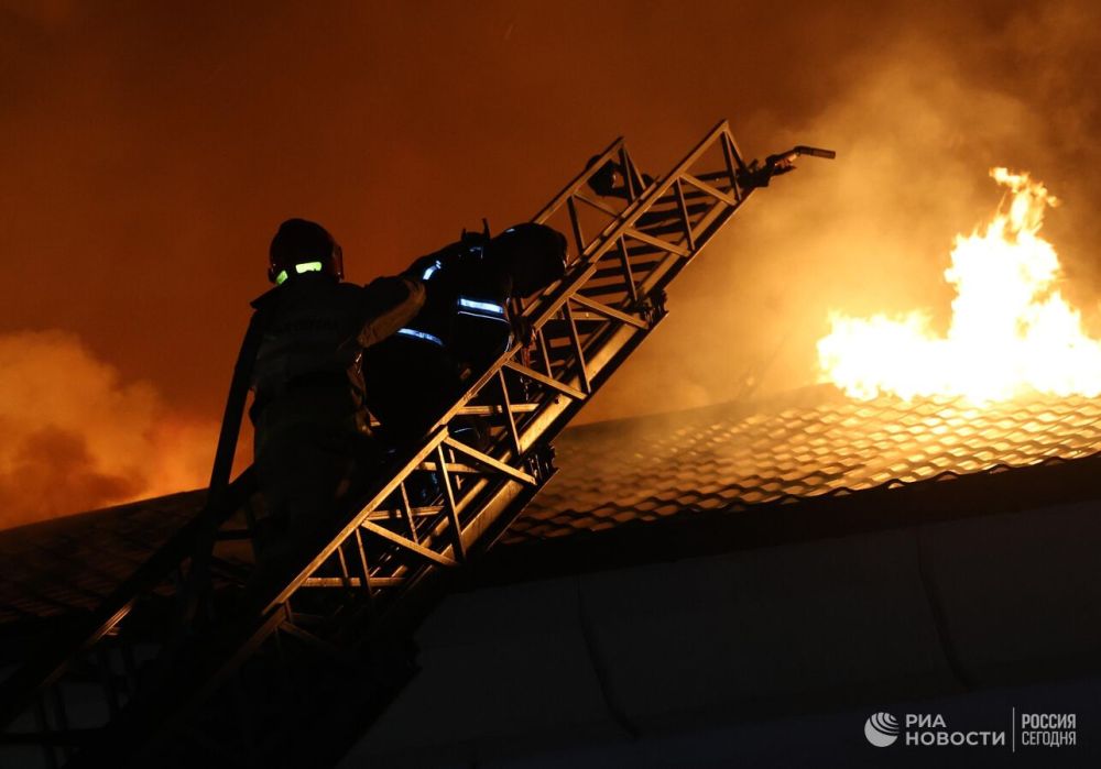 Спасатели локализовали пожар в университете в Донецке