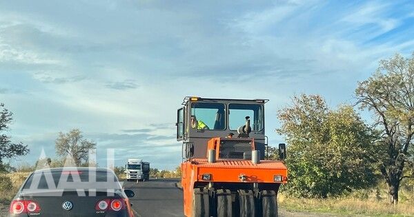 городах ДНР регионы-шефы отремонтировали свыше 75% дорог от запланированного объема на год
