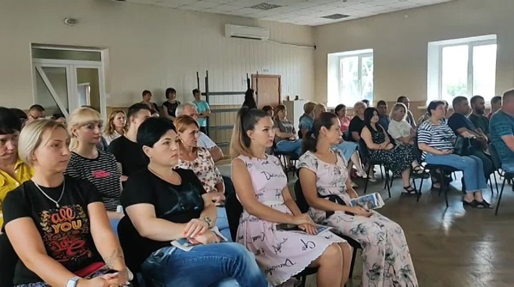 Владислав Ключаров: Сегодня пообщался с героическими людьми, с людьми, которые обеспечивают нас энергией необходимой для жизни и работы - трудовым коллективом Макеевских электрических сетей