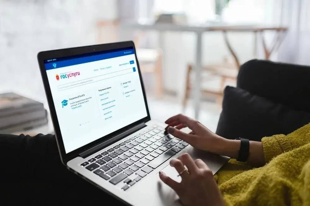 Жители новых регионов могут на Госуслугах зарегистрировать автомобиль или записаться на получение водительских прав