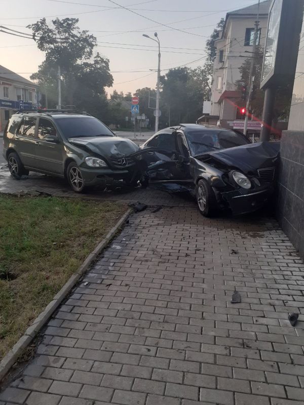 13 ������� � ������������� ������ ������� �������� ���������� Mercedes-Benz �� ������������ ����������� ������ ��...